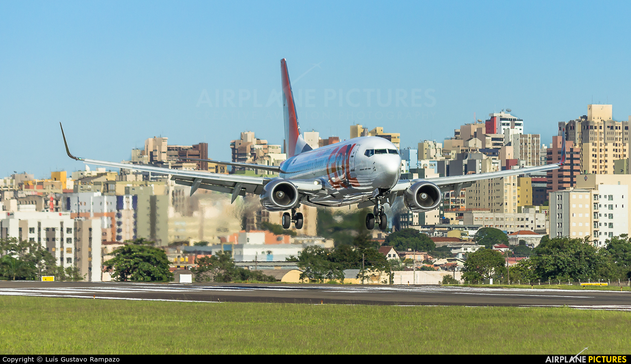 GOL Transportes Aéreos  PR-GEK aircraft at Londrina – Gov. José Richa