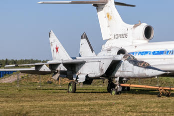 02 - Gromov Flight Research Institute Mikoyan-Gurevich MiG-25PU