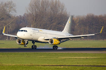 EC-MGE - Vueling Airlines Airbus A320