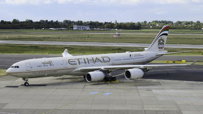 A6-EHB - Etihad Airways Airbus A340-500