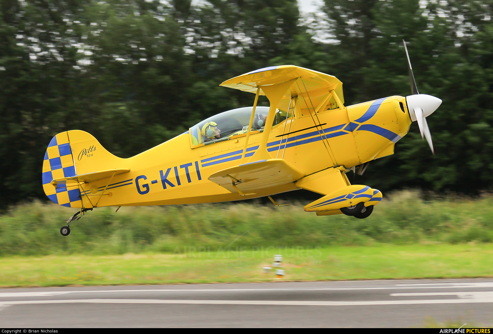 Private G-KITI aircraft at Welshpool