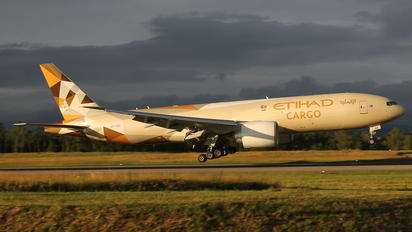 A6-DDE - Etihad Cargo Boeing 777F