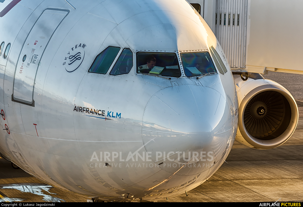 Air France F-GNII aircraft at Sint Maarten - Princess Juliana Intl