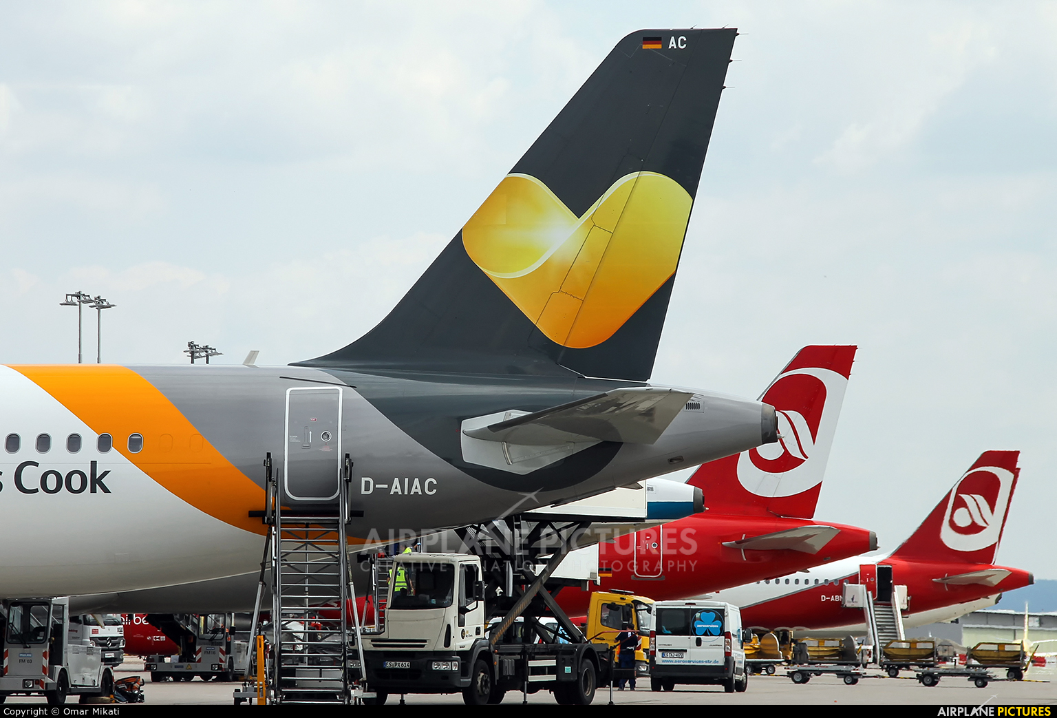- Airport Overview - aircraft at Stuttgart