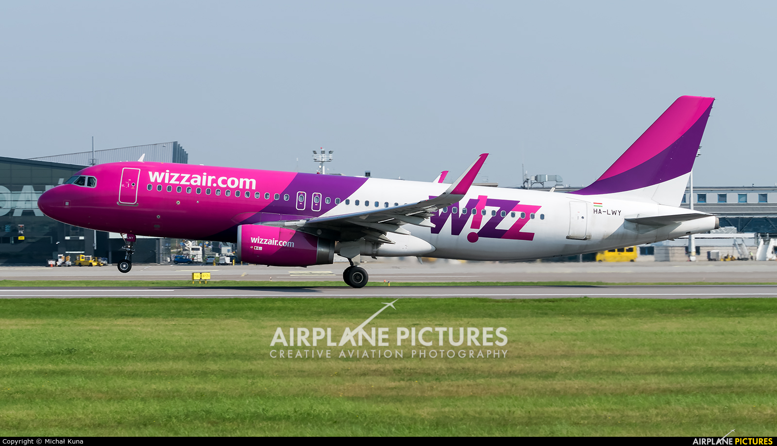 Wizz Air HA-LWY aircraft at Gdańsk - Lech Wałęsa