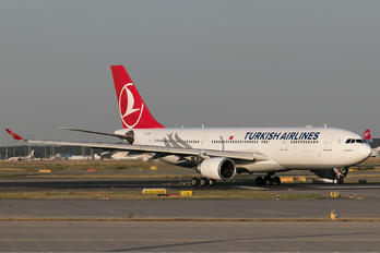 TC-JNA - Turkish Airlines Airbus A330-200