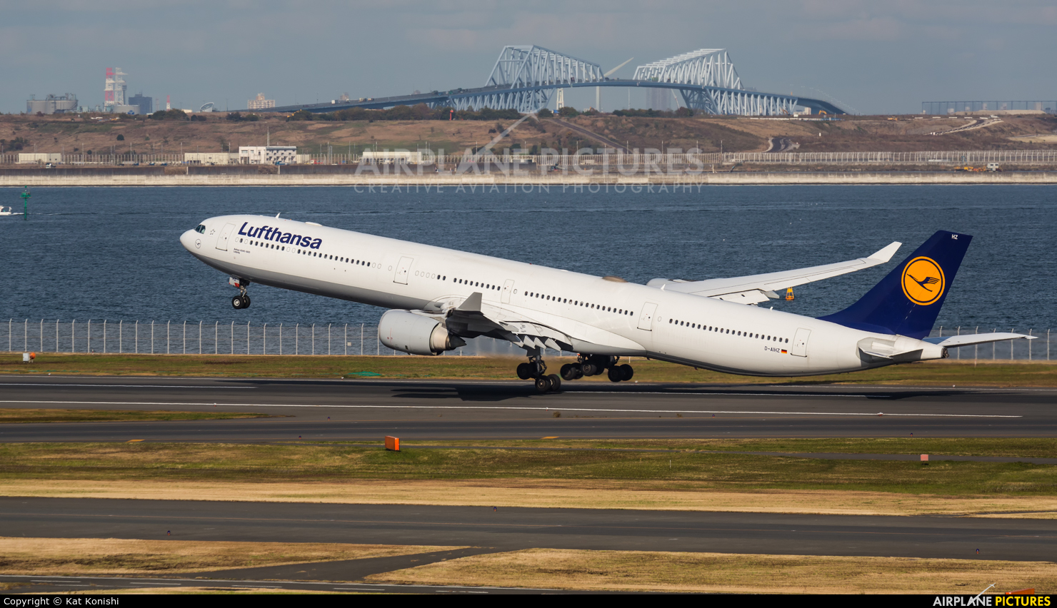 Lufthansa D-AIHZ aircraft at Tokyo - Haneda Intl