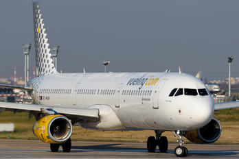 EC-MLM - Vueling Airlines Airbus A321