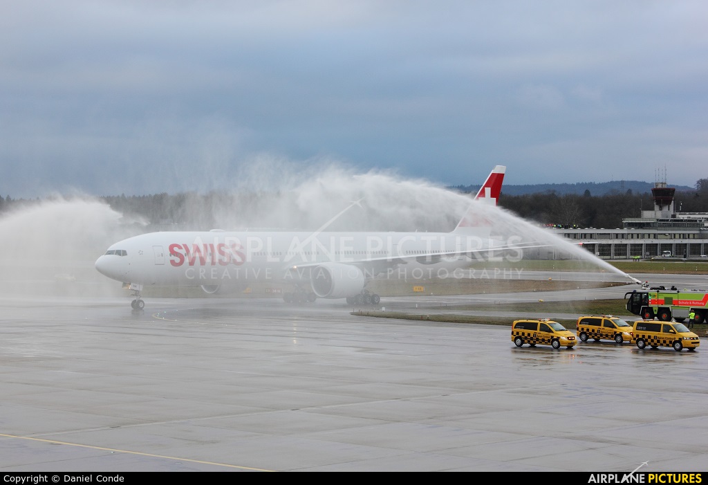Swiss HB-JNA aircraft at Zurich