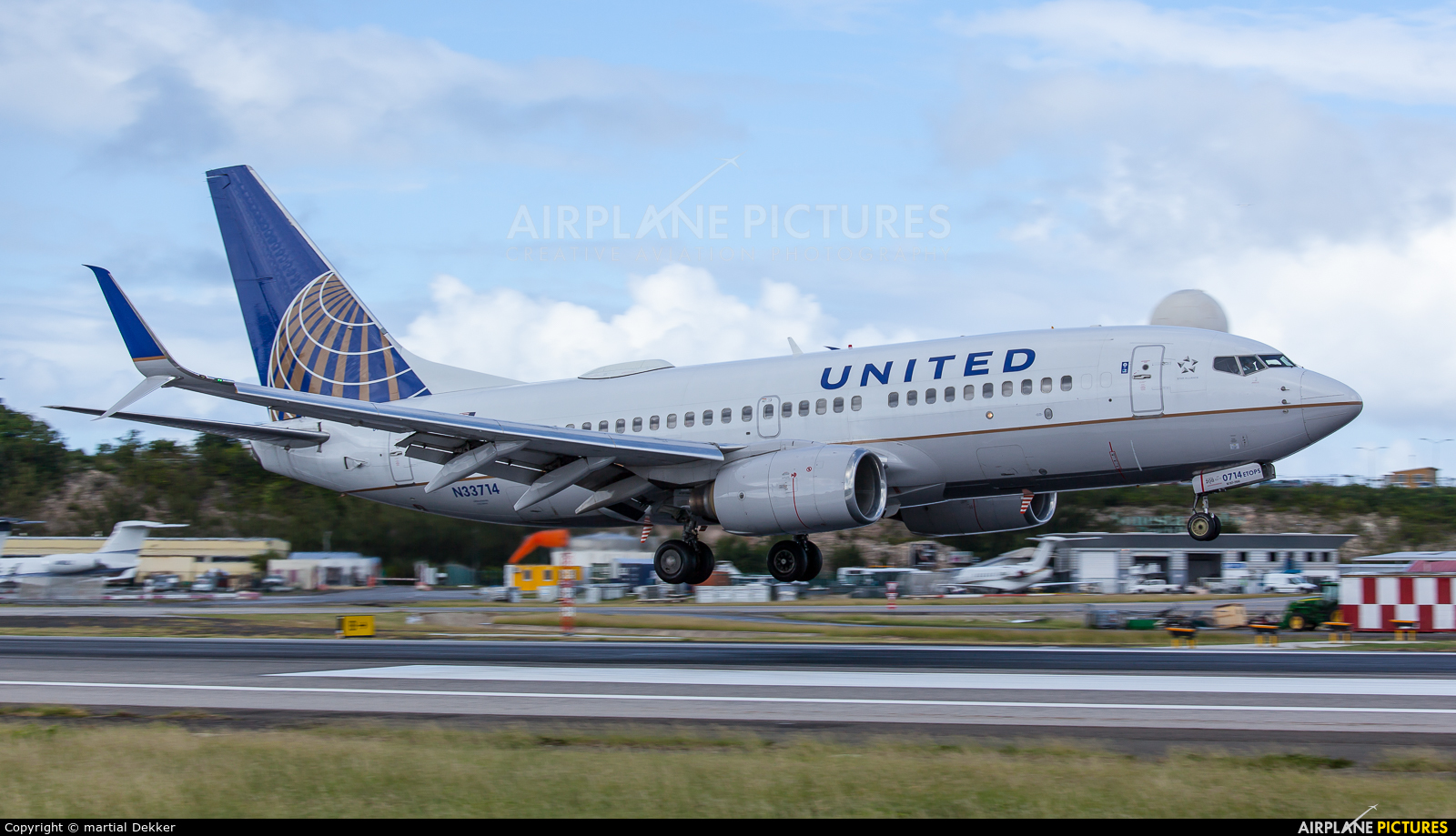 United Airlines N33714 aircraft at Sint Maarten - Princess Juliana Intl