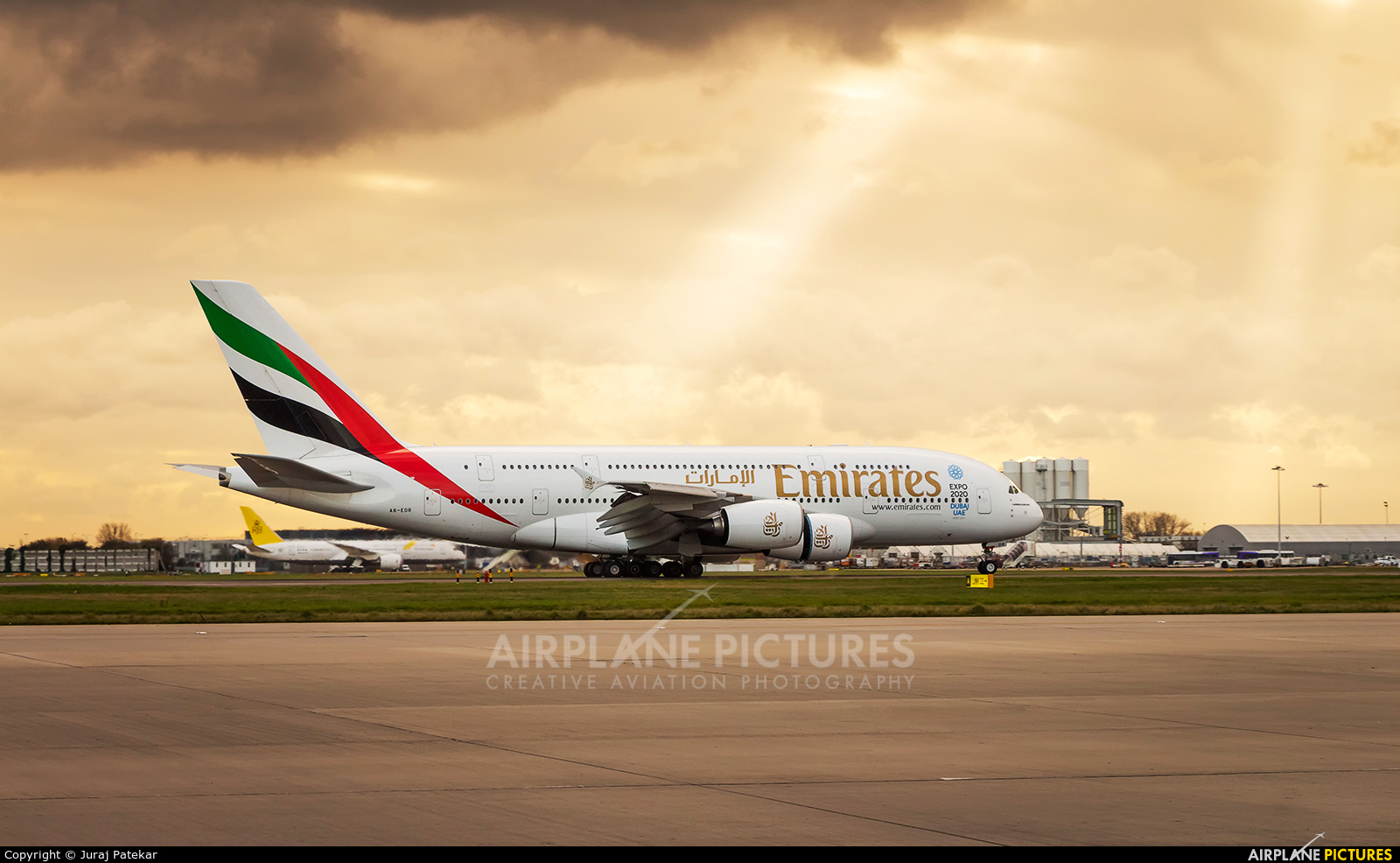 Emirates Airlines A6-EDR aircraft at London - Heathrow