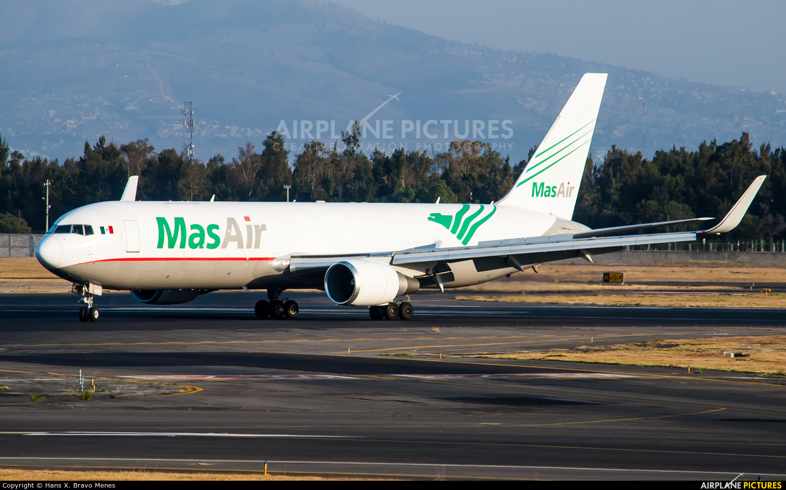 MasAir N420LA aircraft at Mexico City - Licenciado Benito Juarez Intl