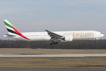 A6-EMQ - Emirates Airlines Boeing 777-300