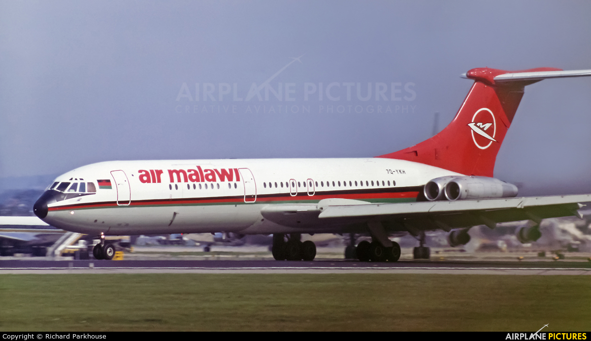 Air Malawi 7Q-YKH aircraft at London - Gatwick