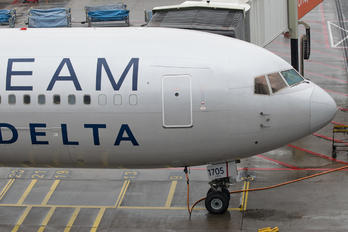 N175DZ - Delta Air Lines Boeing 767-300ER