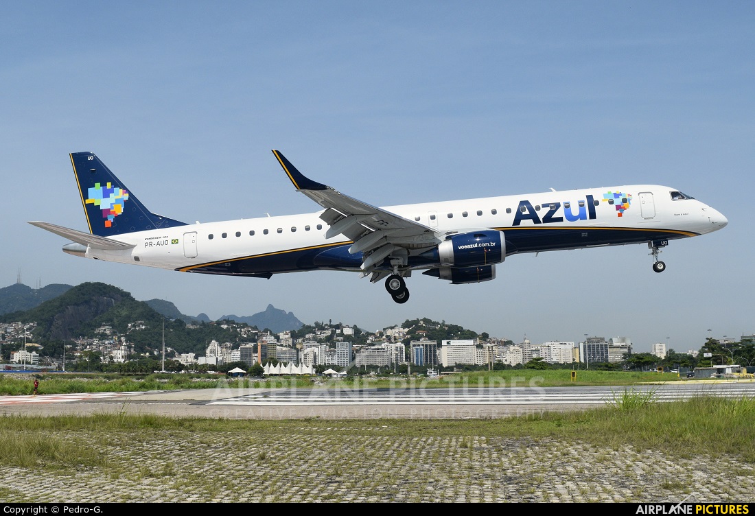 Azul Linhas Aéreas PR-AUO aircraft at Rio de Janeiro - Santos Dumont