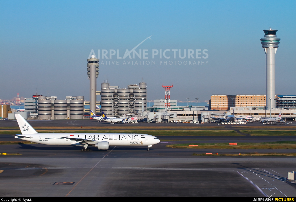Singapore Airlines 9V-SWI aircraft at Tokyo - Haneda Intl