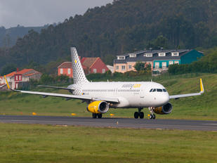EC-LZE - Vueling Airlines Airbus A320
