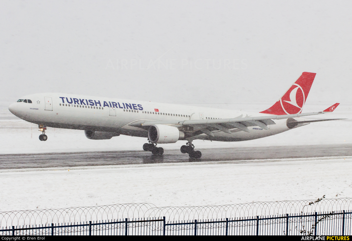Turkish Airlines TC-JOM aircraft at Istanbul - Ataturk