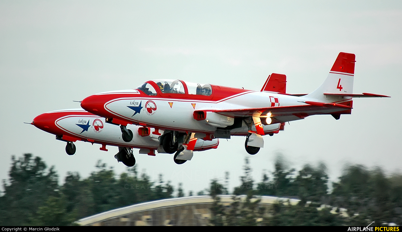 Poland - Air Force: White & Red Iskras 4 aircraft at Mielec