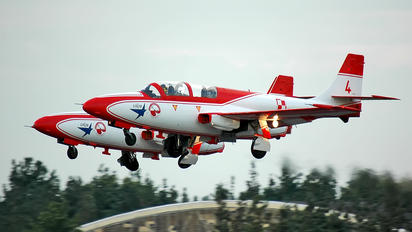 4 - Poland - Air Force: White & Red Iskras PZL TS-11 Iskra