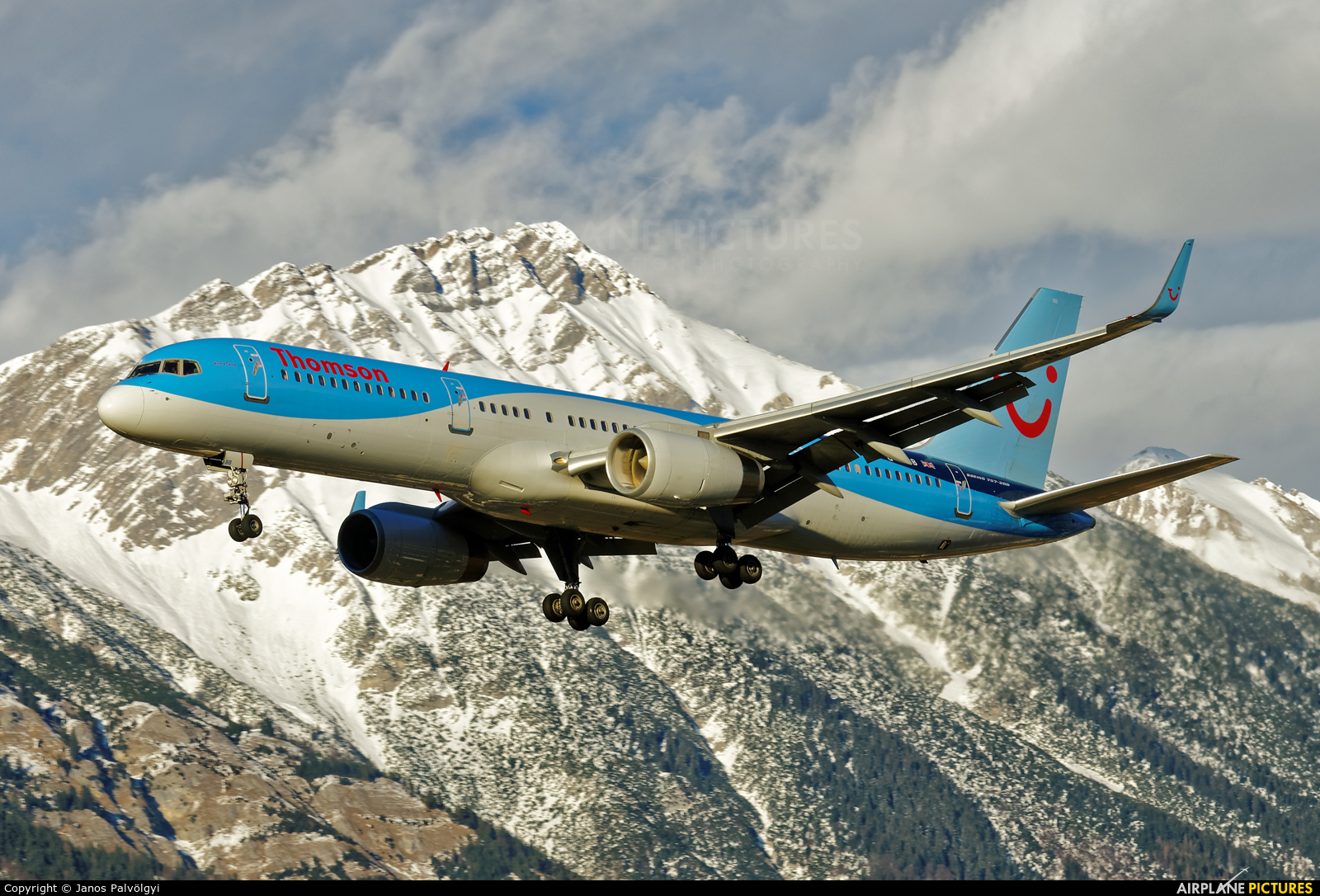 Thomson/Thomsonfly G-OOBB aircraft at Innsbruck