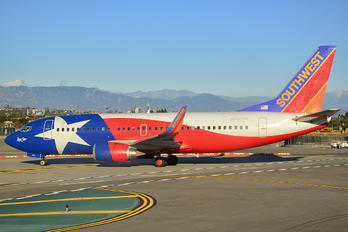 N352SW - Southwest Airlines Boeing 737-300