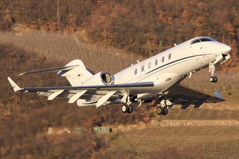 D-BEAM - Private Bombardier BD-100 Challenger 300 series