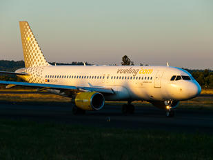 EC-JYX - Vueling Airlines Airbus A320