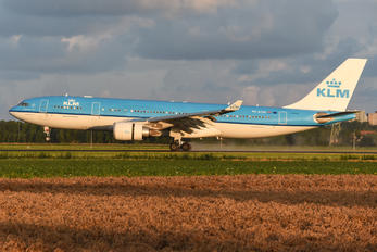 PH-AOM - KLM Airbus A330-200
