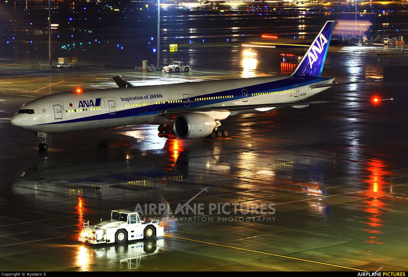 ANA - All Nippon Airways JA733A aircraft at Tokyo - Haneda Intl