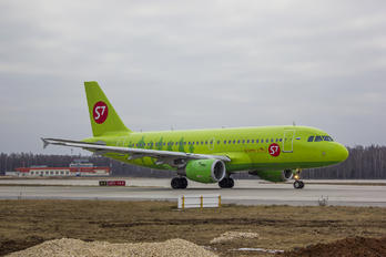 VP-BTX - S7 Airlines Airbus A319