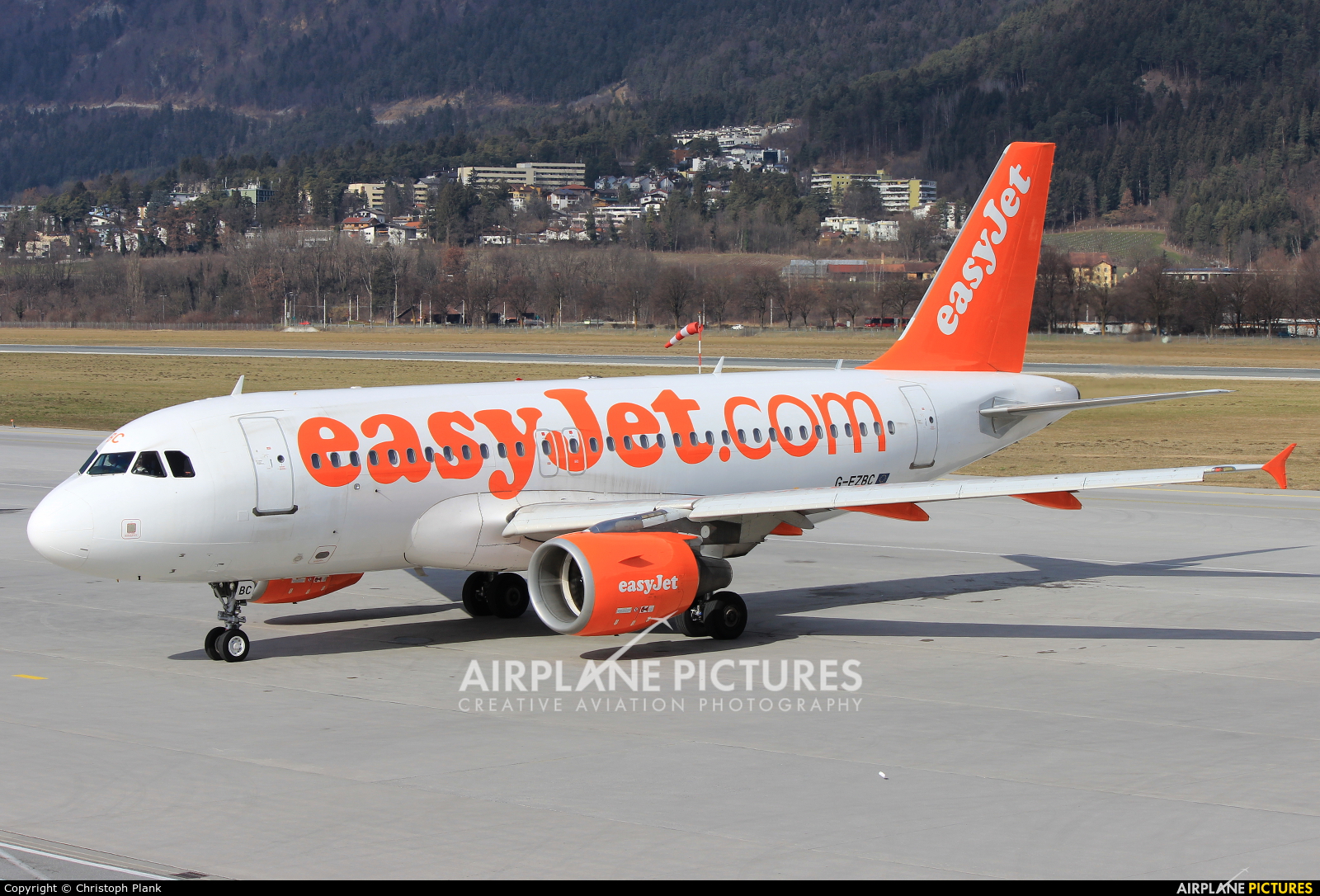 easyJet G-EZBC aircraft at Innsbruck