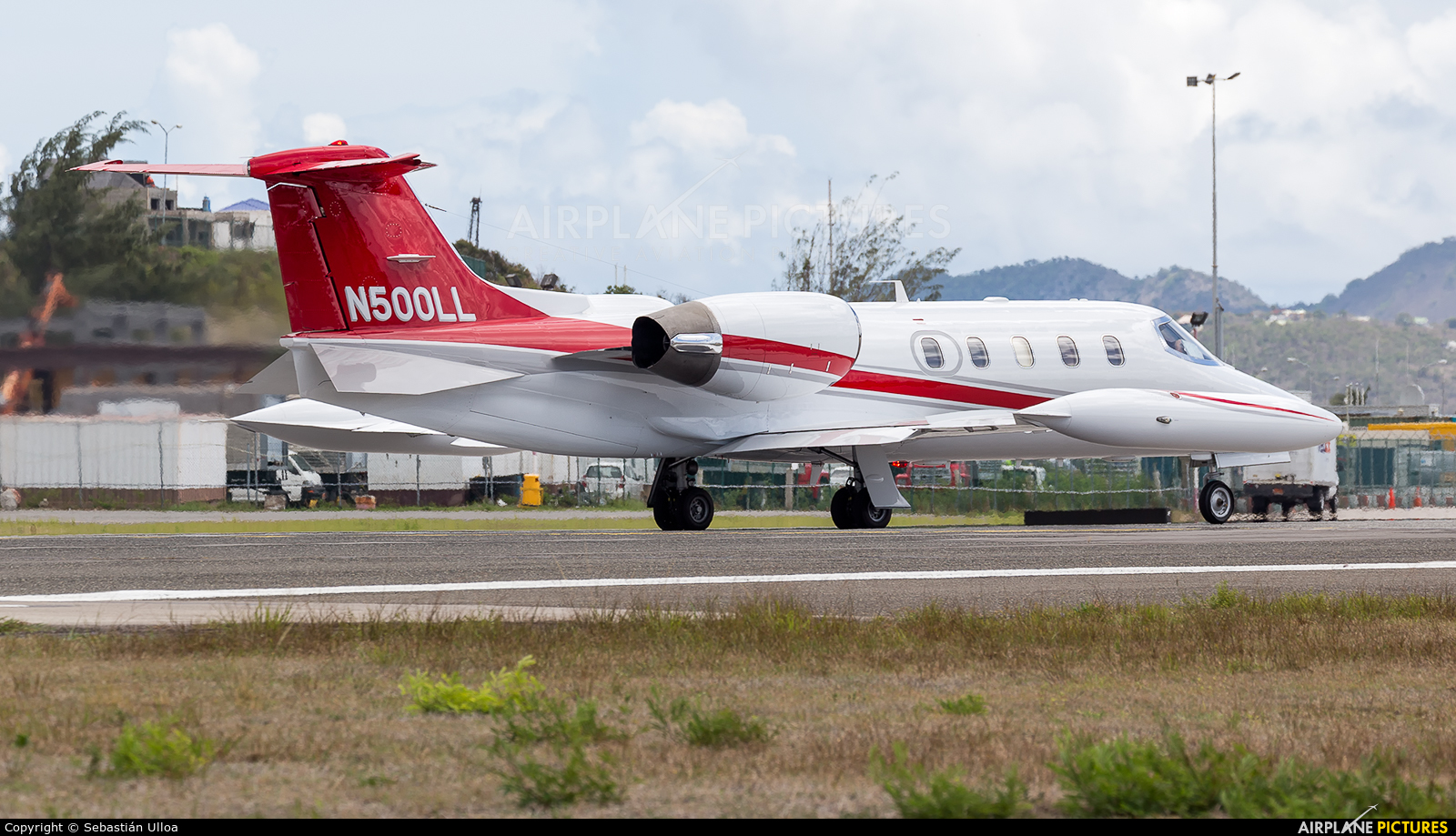 Private N500LL aircraft at Sint Maarten - Princess Juliana Intl