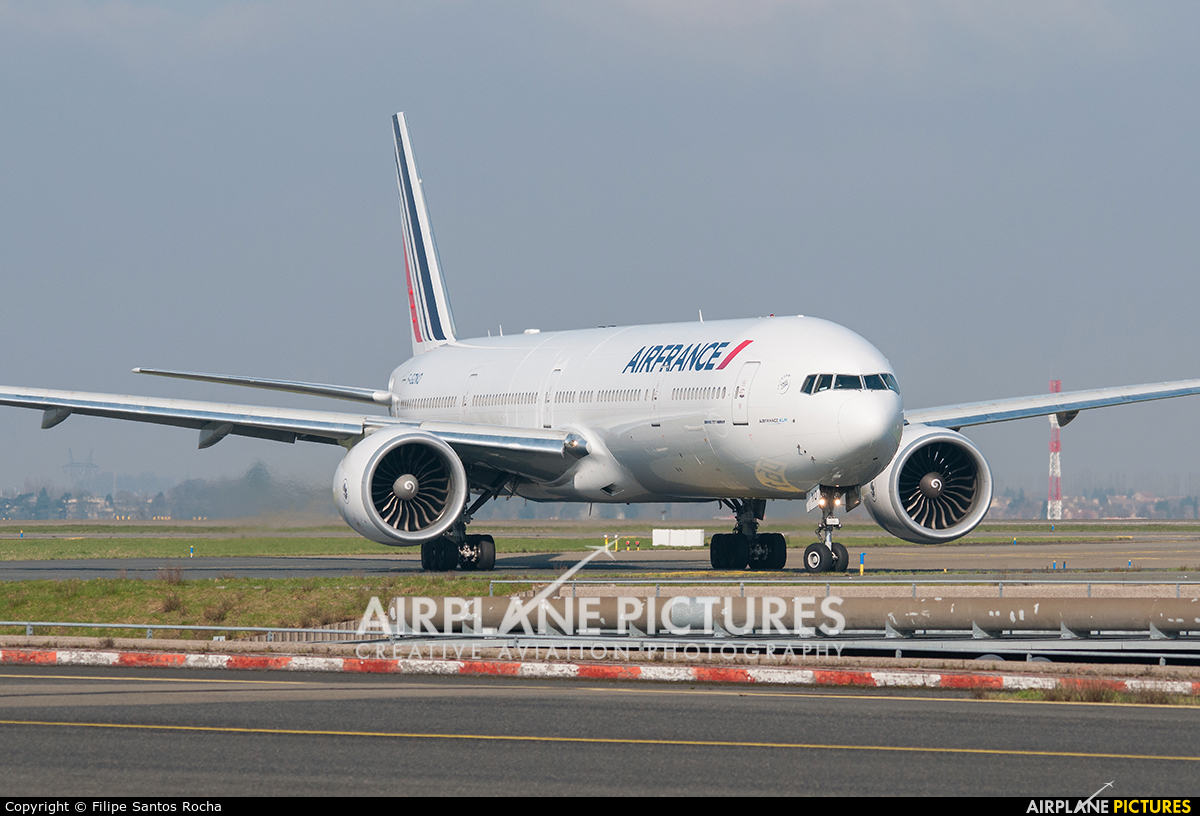 Air France F-GZNO aircraft at Paris - Charles de Gaulle