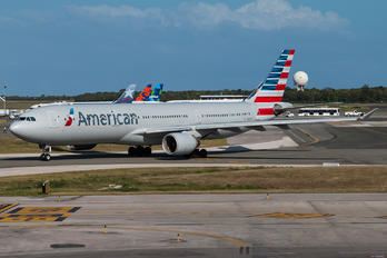 N274AY - American Airlines Airbus A330-300