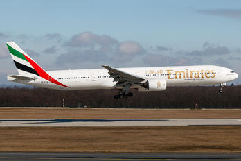 A6-EMW - Emirates Airlines Boeing 777-300