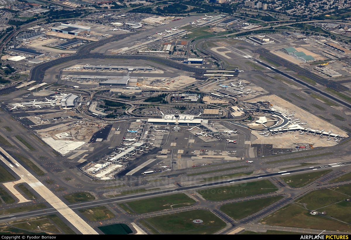 - Airport Overview - aircraft at New York - John F. Kennedy Intl