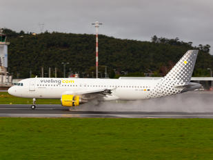 EC-LSA - Vueling Airlines Airbus A320