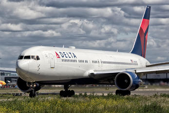 N1604R - Delta Air Lines Boeing 767-300ER