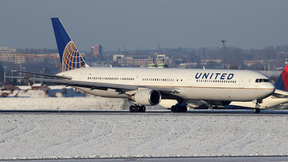 N59053 - United Airlines Boeing 767-400ER