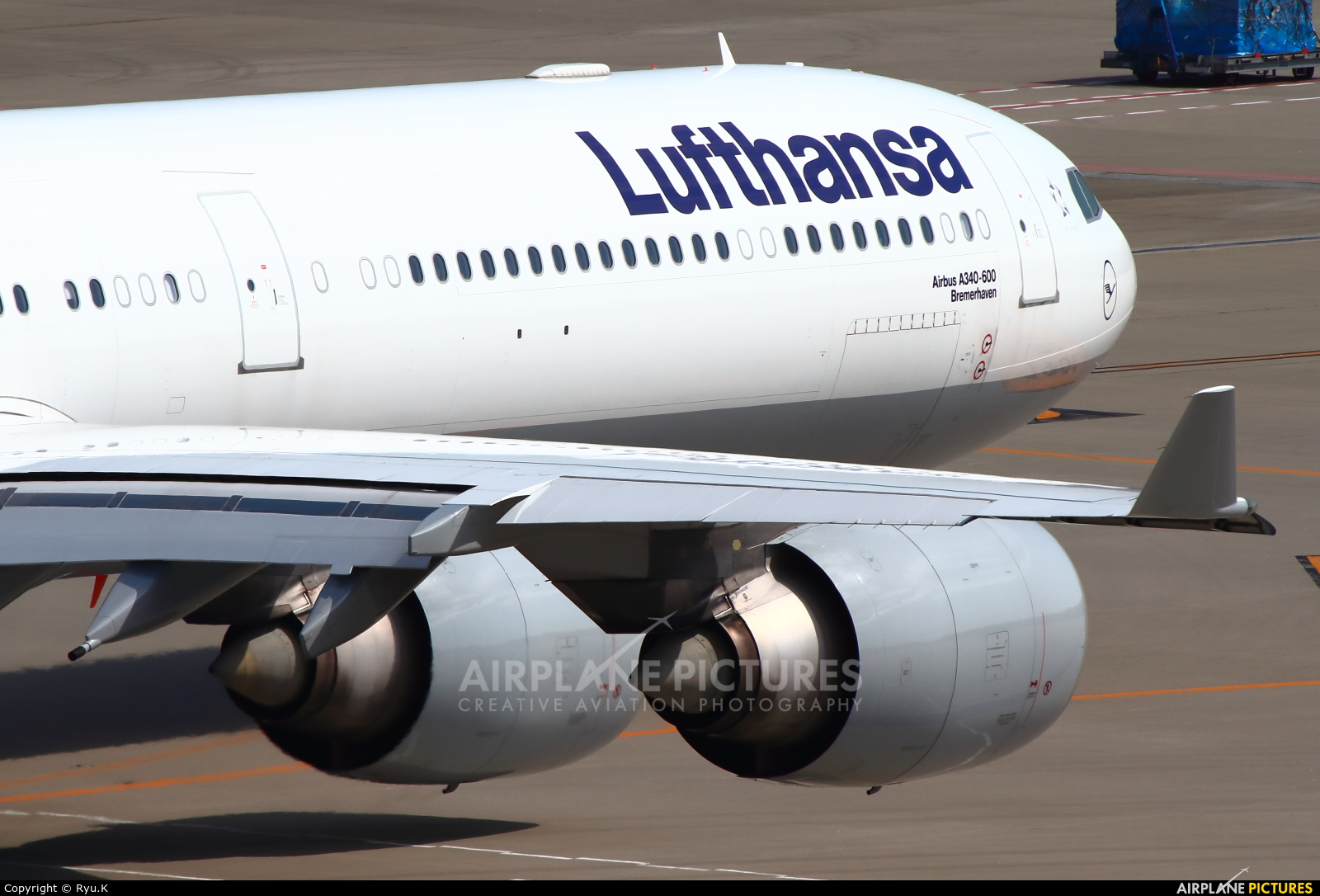 Lufthansa D-AIHB aircraft at Tokyo - Haneda Intl