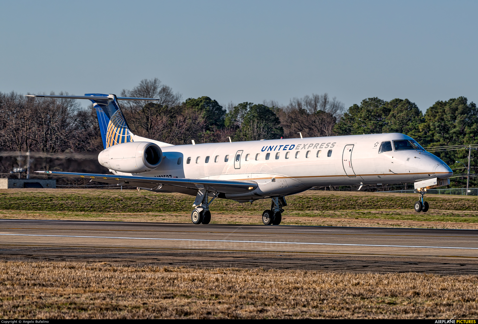 Expressjet Airlines N21537 aircraft at Memphis Intl