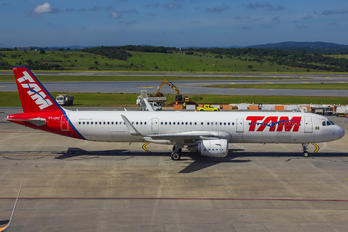 PT-XPC - TAM Airbus A321