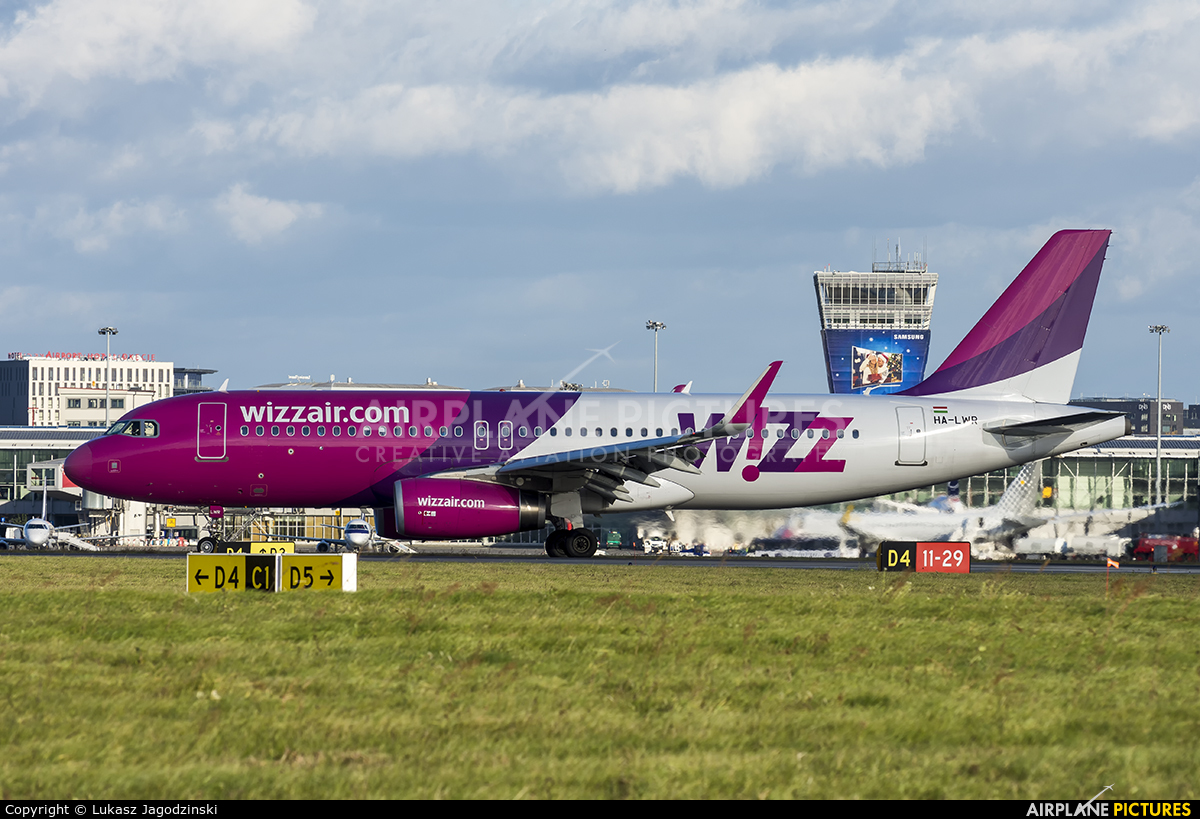 Wizz Air HA-LWR aircraft at Warsaw - Frederic Chopin