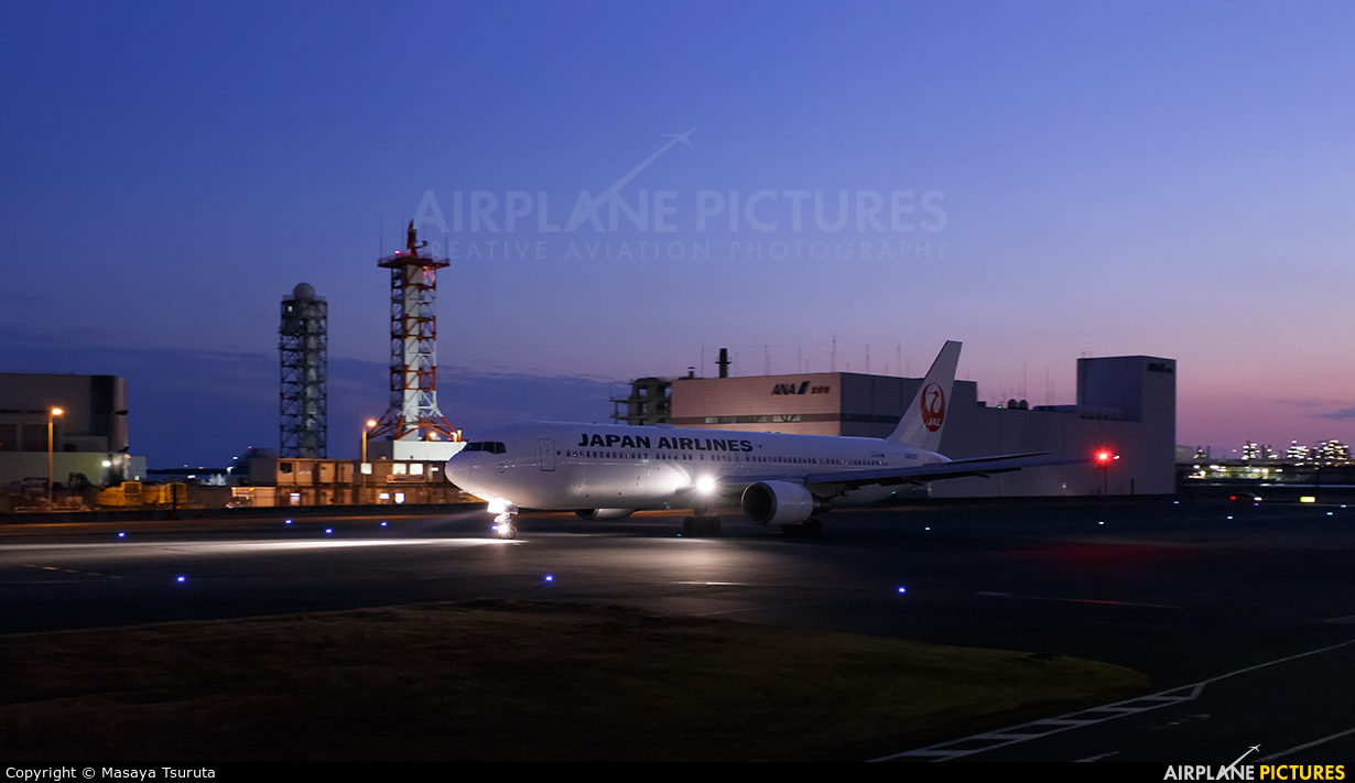 JAL - Japan Airlines JA8987 aircraft at Tokyo - Haneda Intl