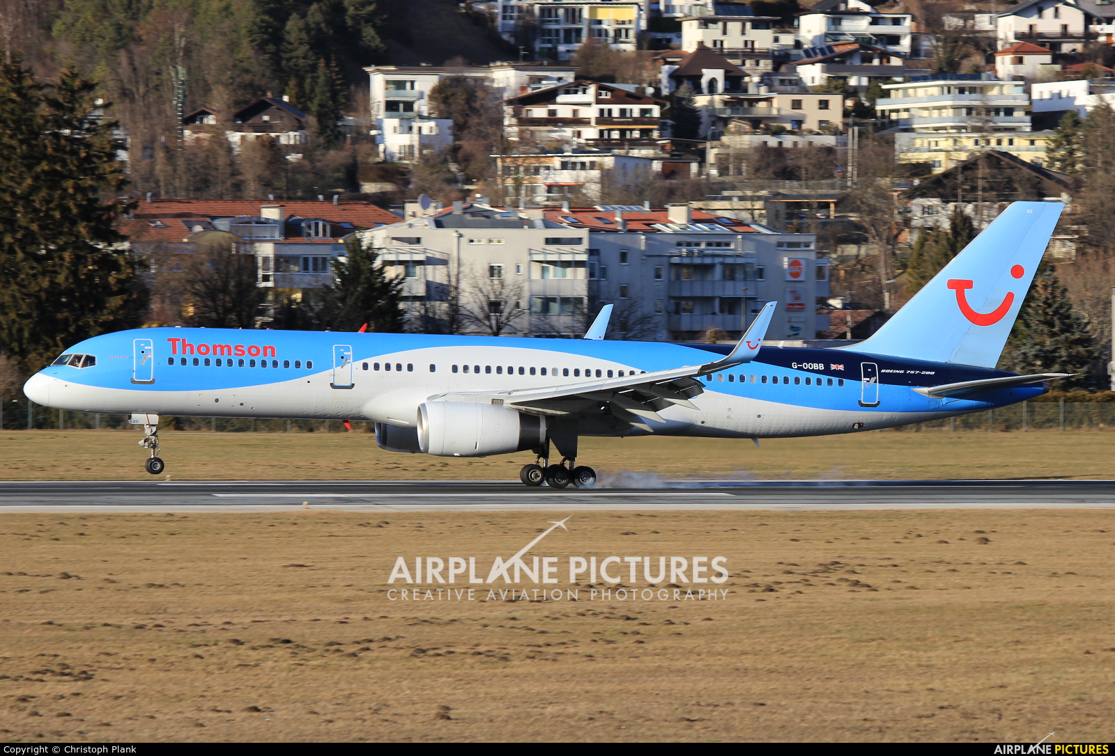 Thomson/Thomsonfly G-OOBB aircraft at Innsbruck