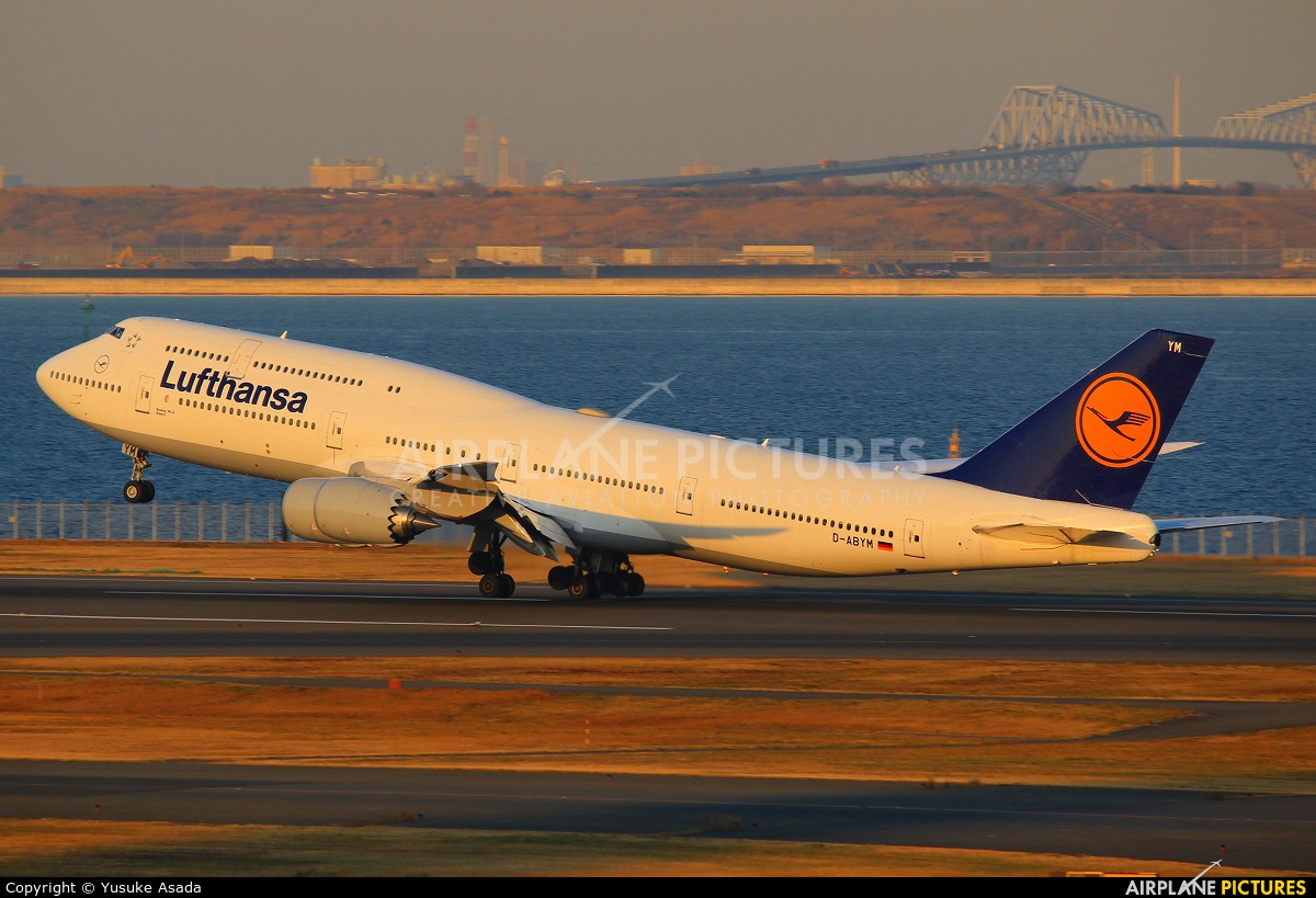 Lufthansa D-ABYM aircraft at Fukuoka