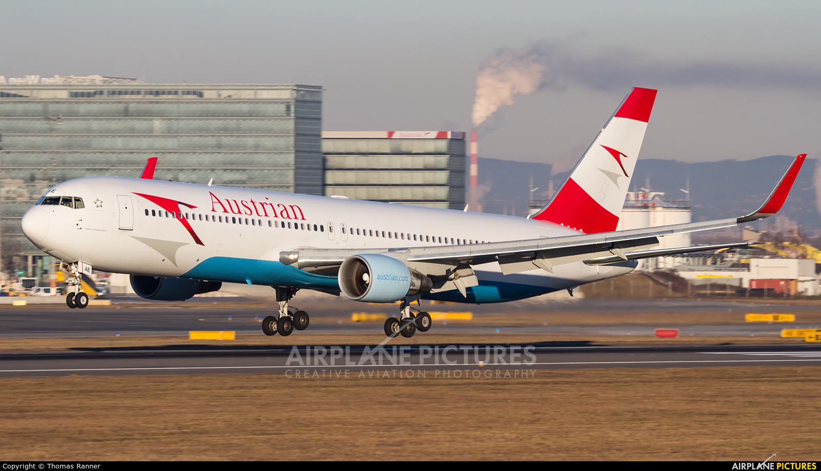 Austrian Airlines/Arrows/Tyrolean OE-LAE aircraft at Vienna - Schwechat
