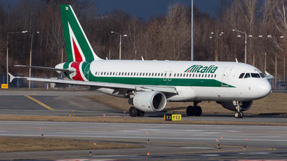 EI-DTA - Alitalia Airbus A320